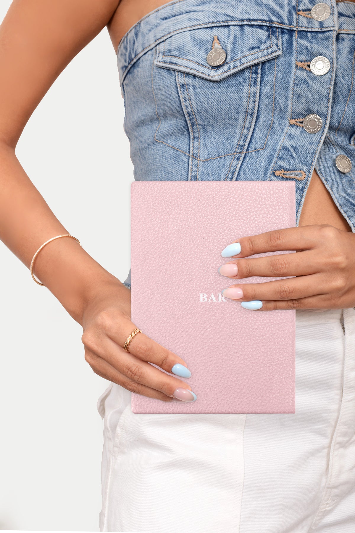 מחברת עם הקדשה