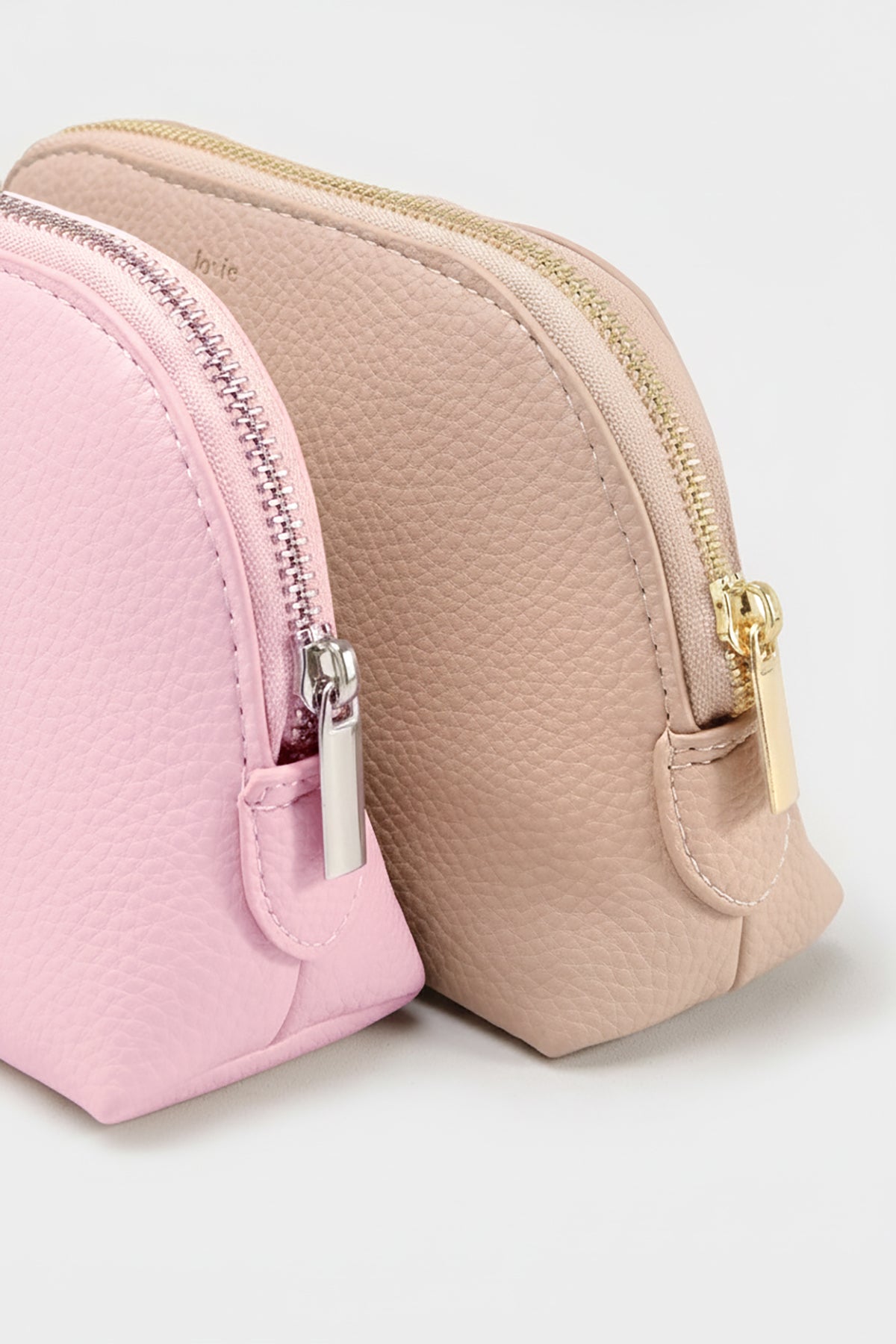 מארז זוגי! 2 תיקי איפור