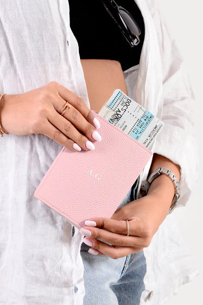 OUTLET - כיסוי לדרכון עם הטבעה ללא צבע OB