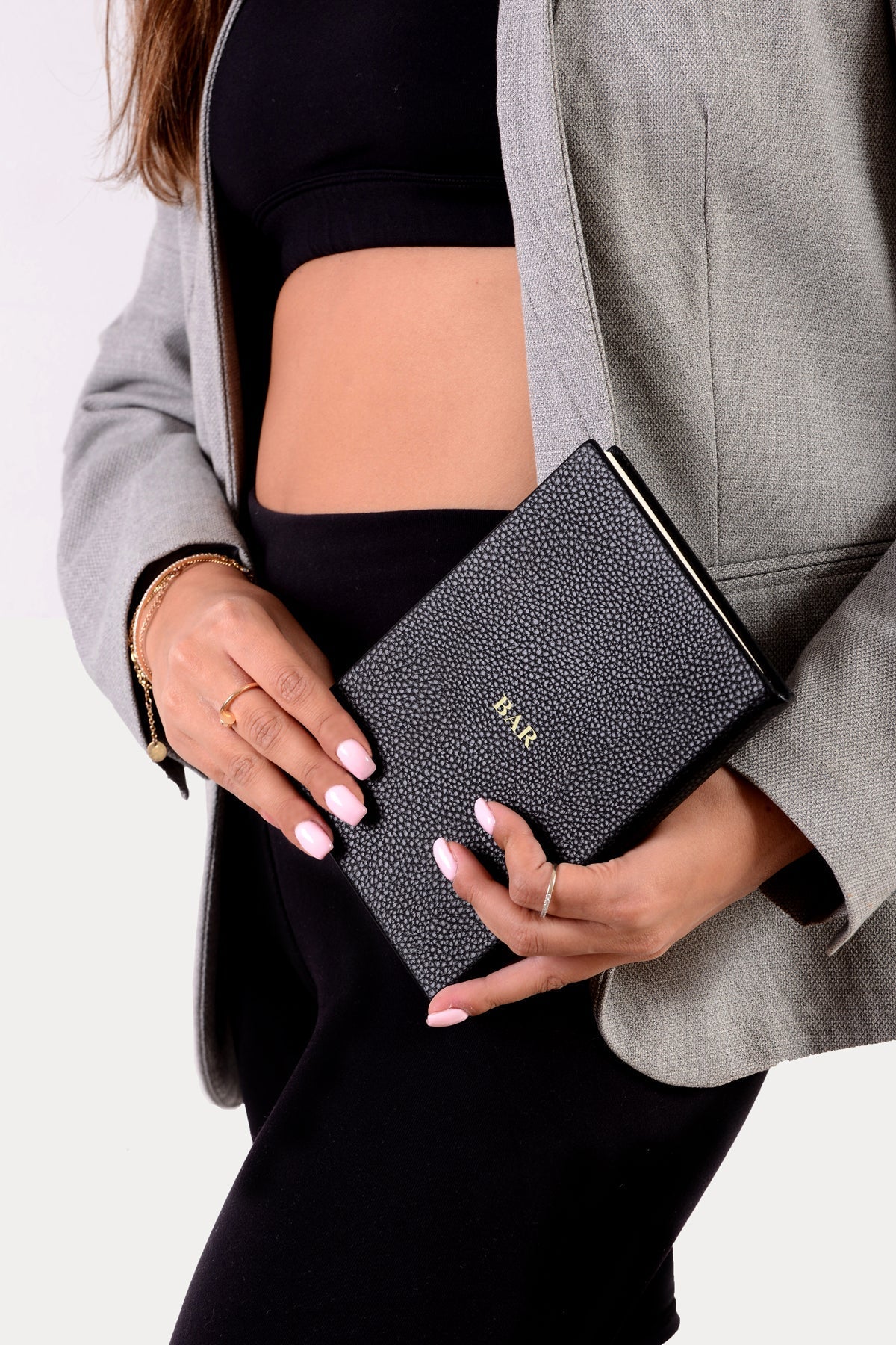 OUTLET - מחברת עור טבעוני שחור עם הטבעת זהב RAFI