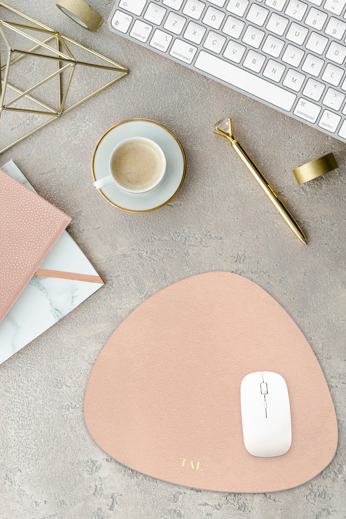 מארז מתנה לסטודנטית: מחברת + קלמר + פד לעכבר