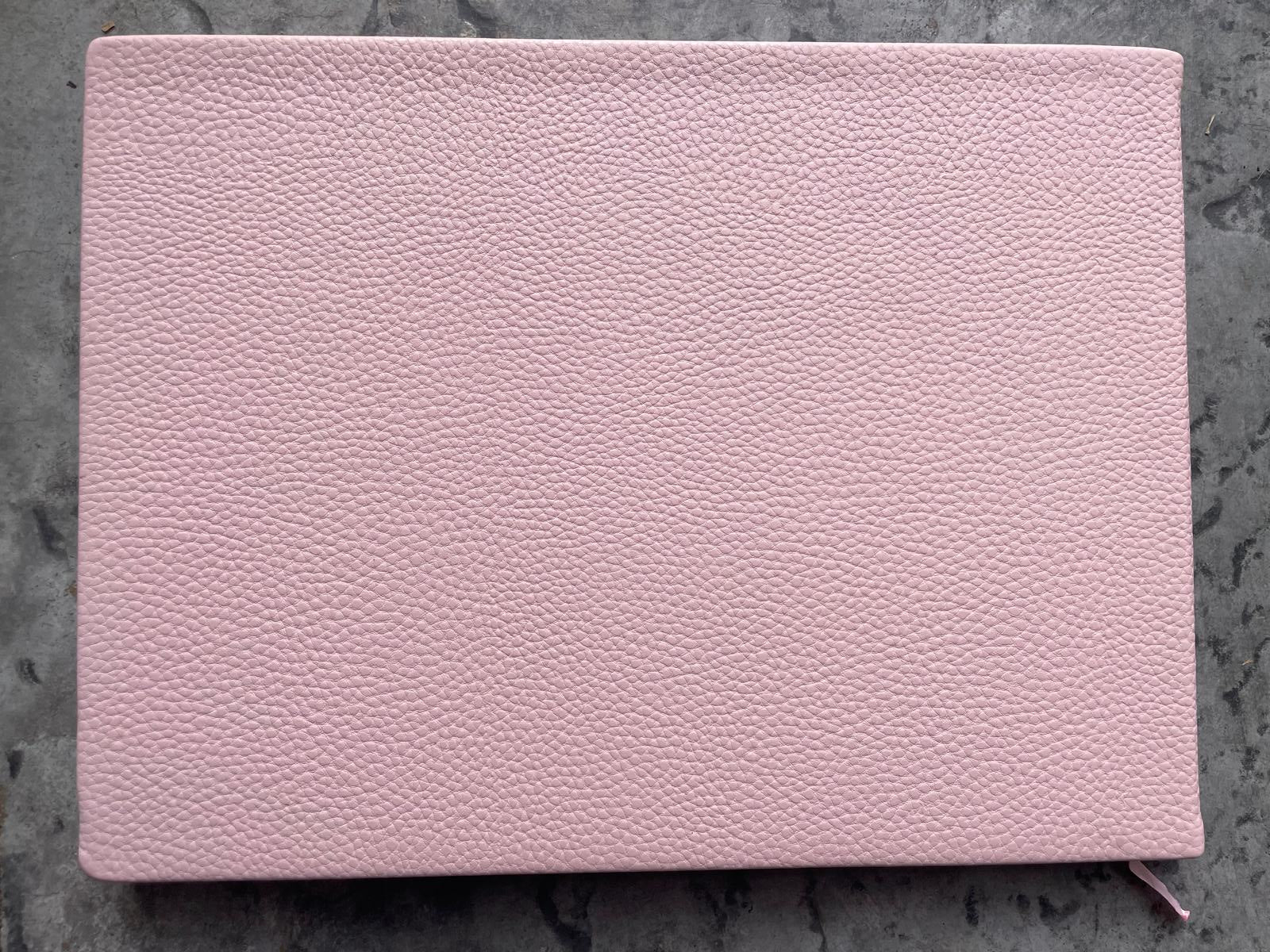 OUTLET - ספר אורחים