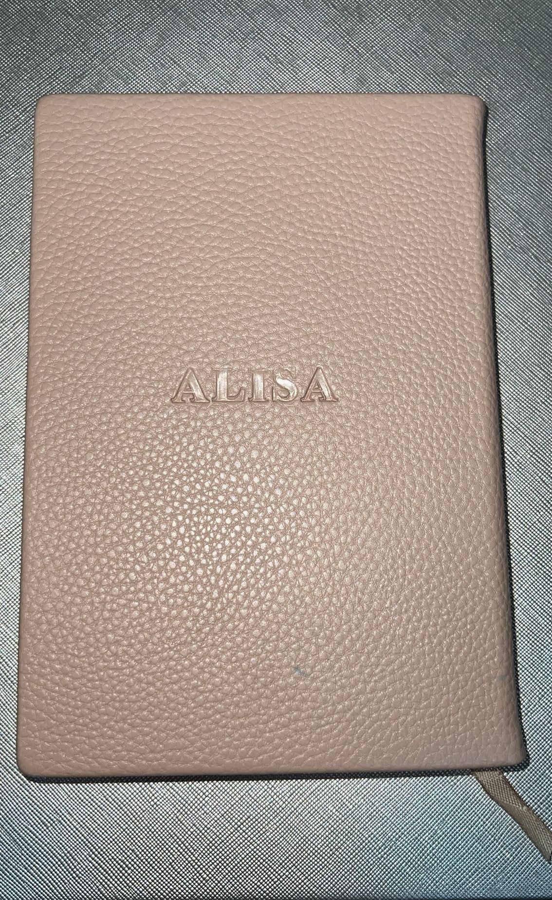 OUTLET - מחברת עור טבעוני בז' עם הטבעה ללא צבע ALISA