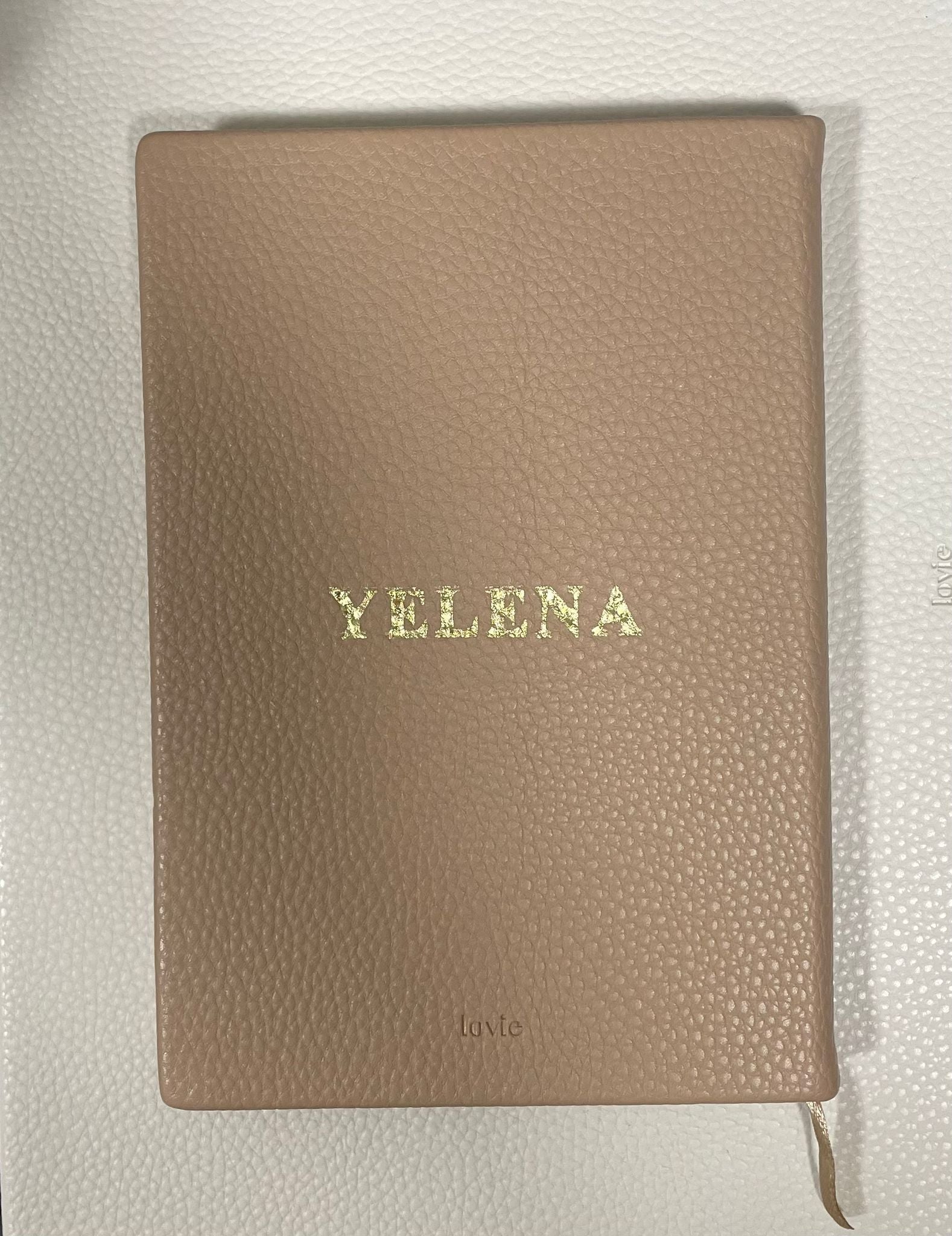 OUTLET - מחברת עור טבעוני בז' עם הטבעת זהב YELENA