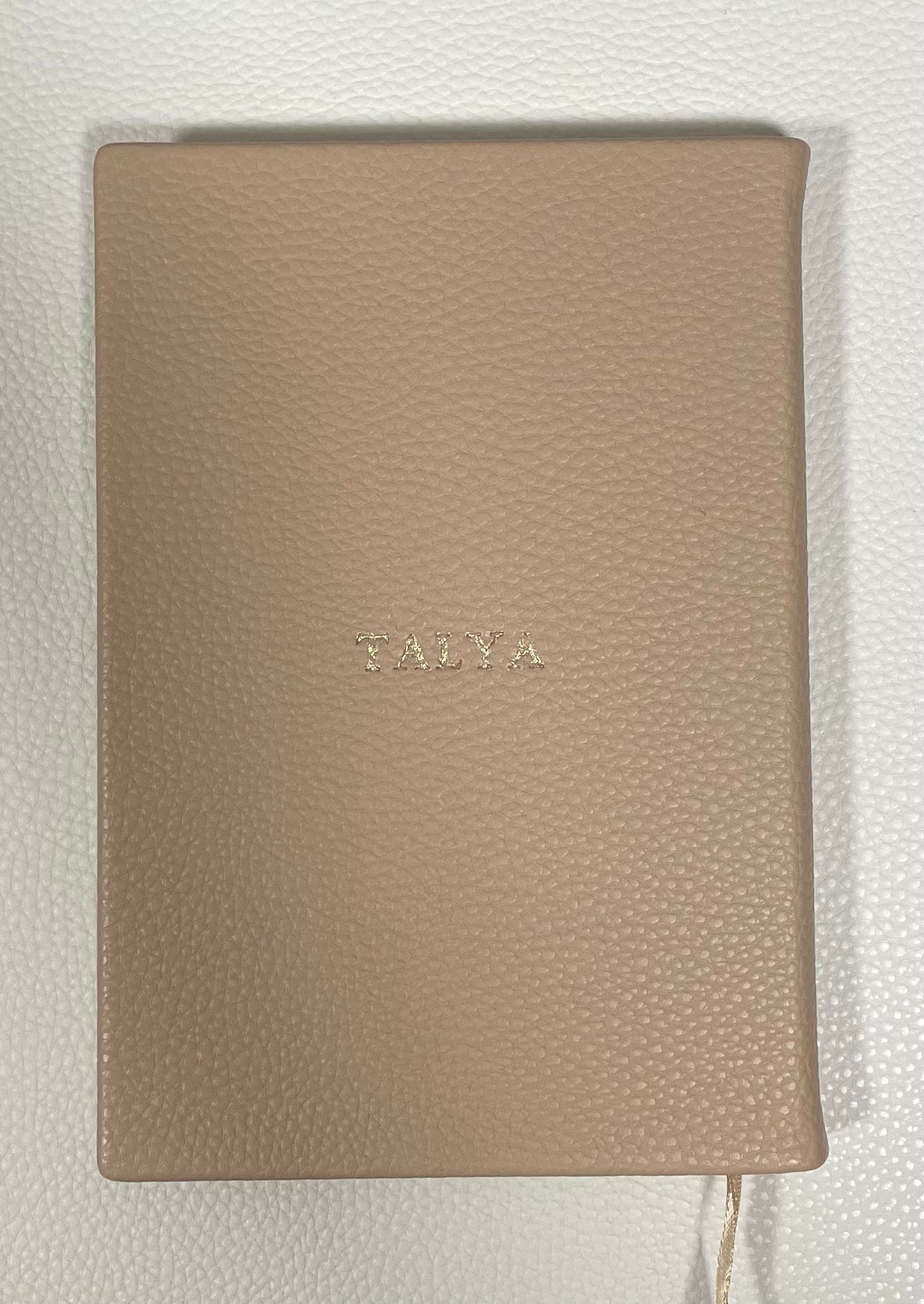 OUTLET - מחברת עור טבעוני בז' עם הטבעת זהב TALYA