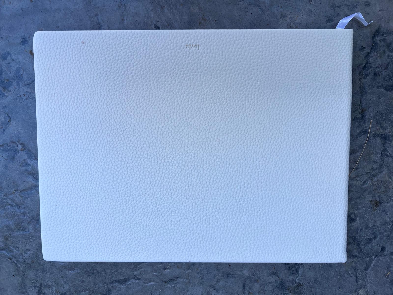 OUTLET - ספר אורחים