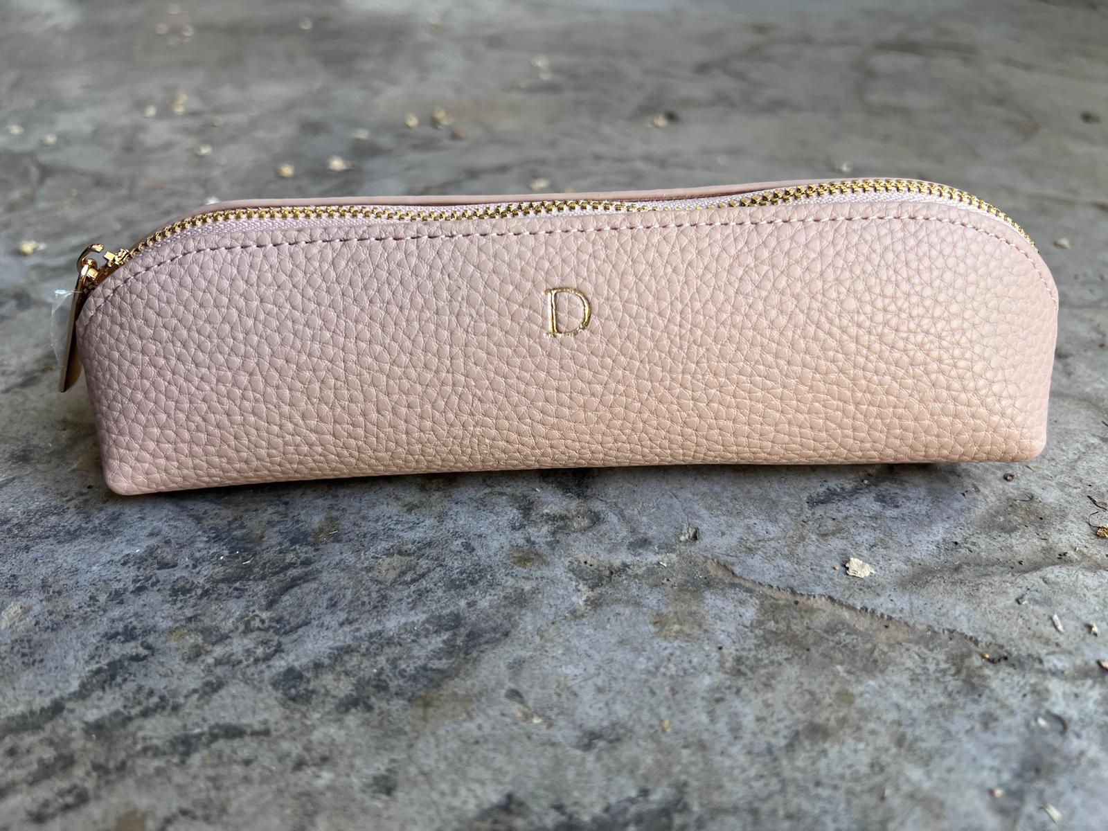 OUTLET - קלמר עם הטבעה זהב D