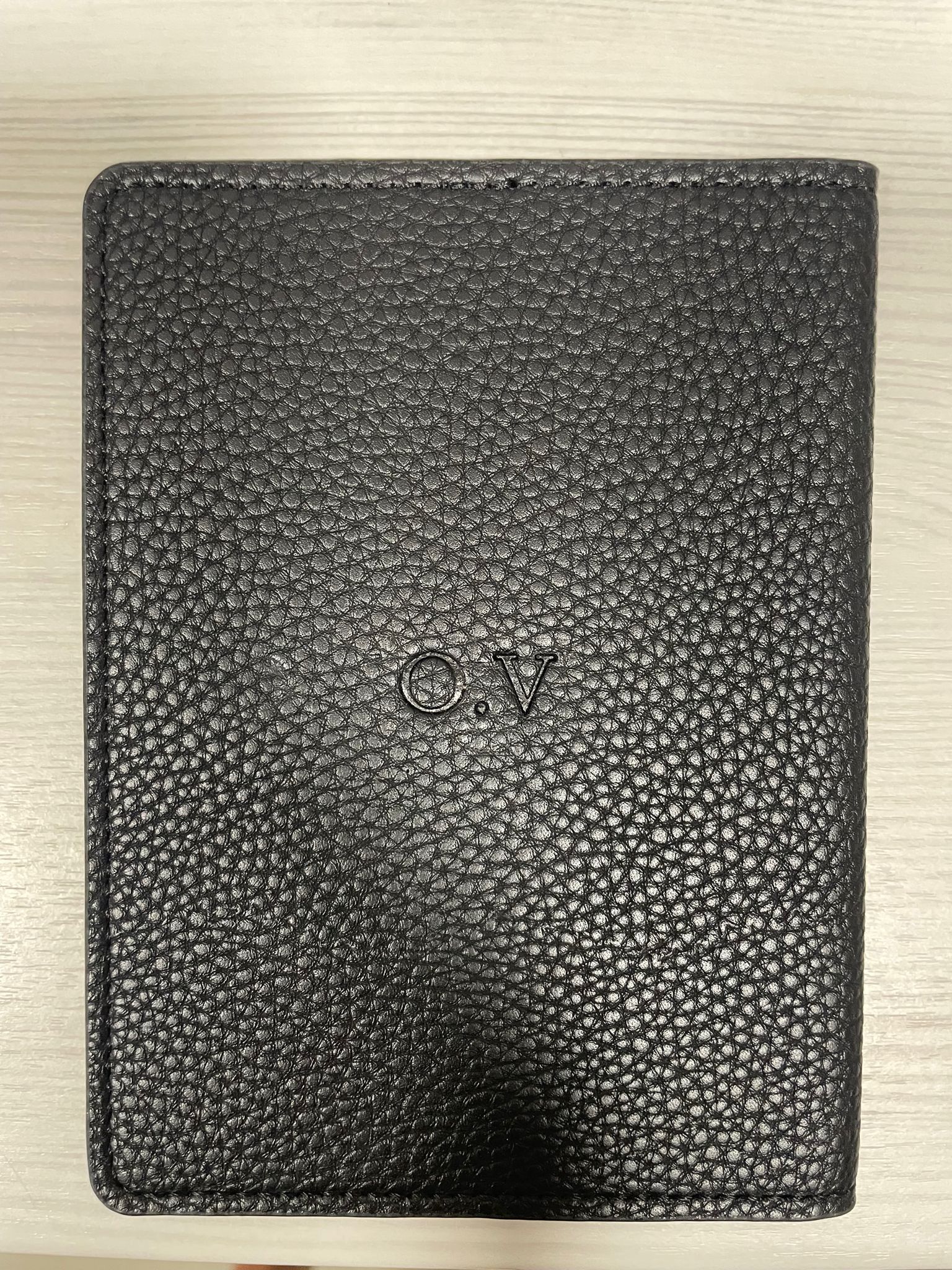 OUTLET - כיסוי לדרכון עם הטבעה ללא צבע O.V