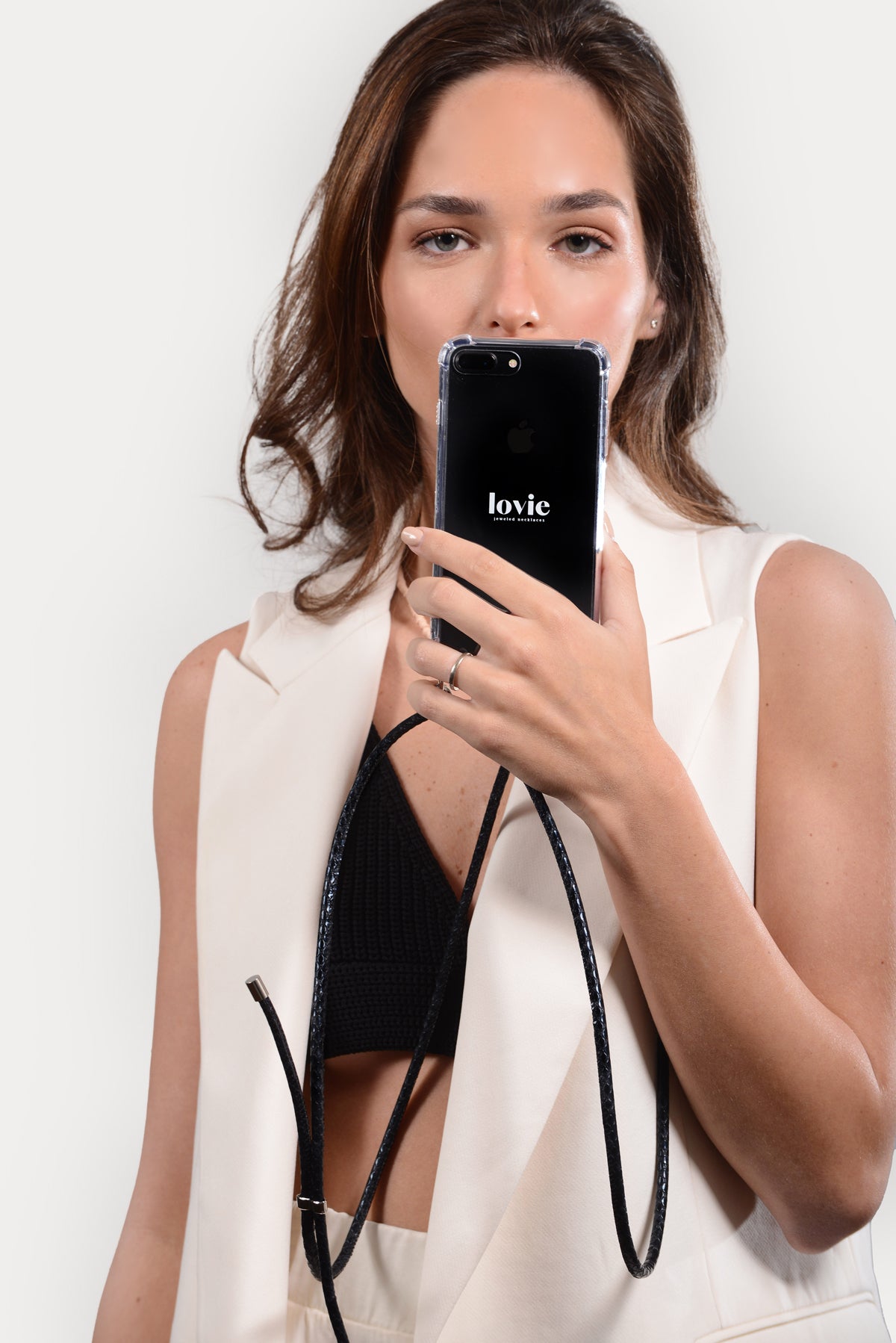 כיסוי שקוף + שרשרת מנוחשת ואלרי