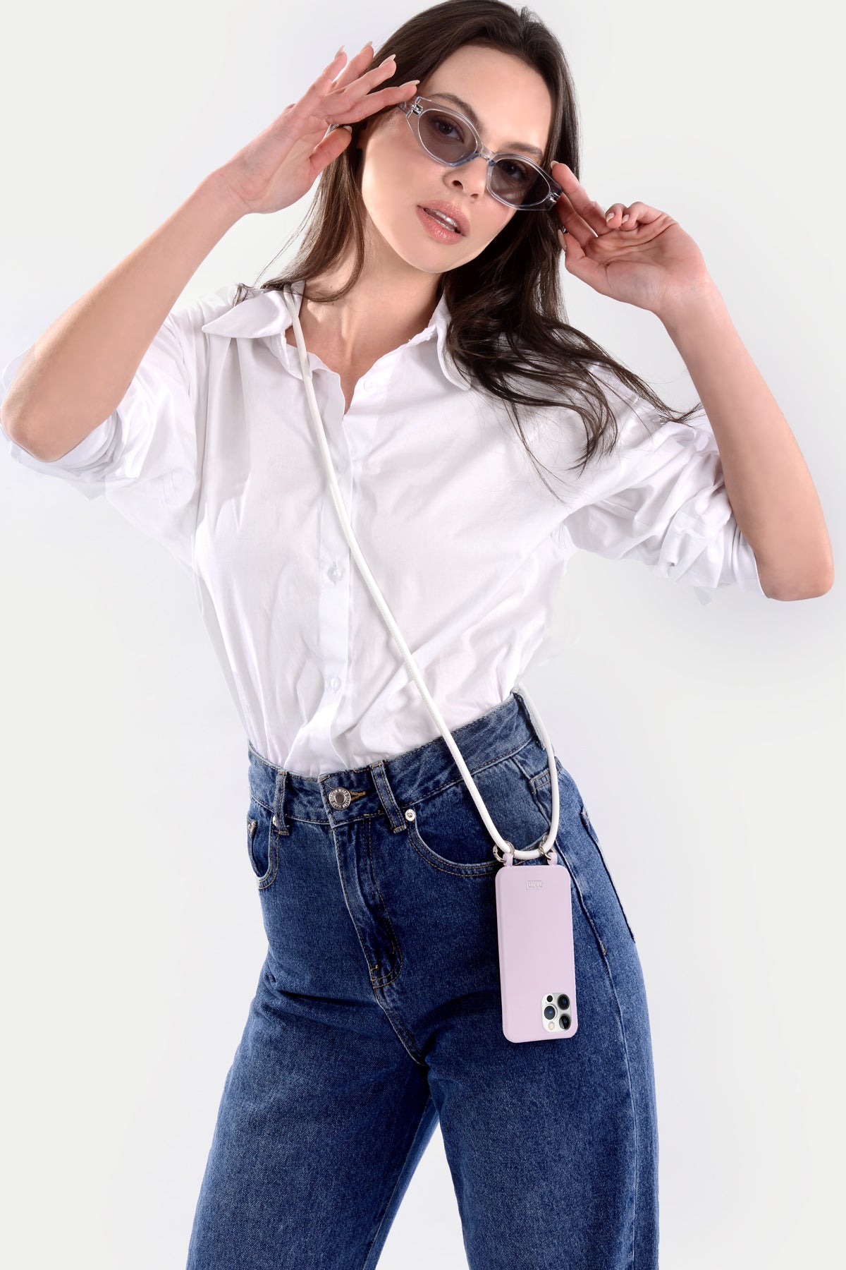 כיסוי MagSafe סגול + שרשרת לבנה לוסי