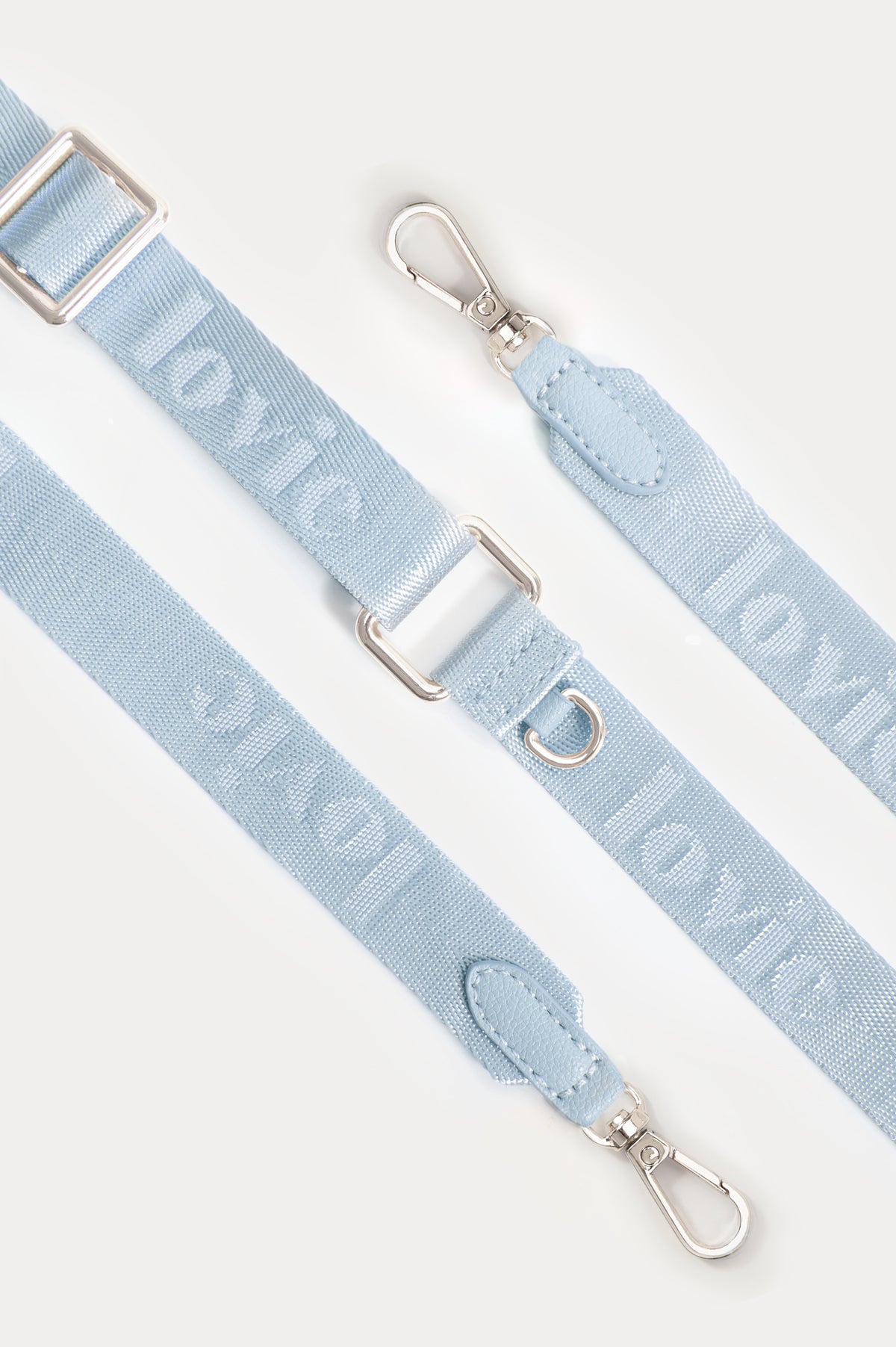 כיסוי MagSafe תכלת + שרשרת תכלת טומי