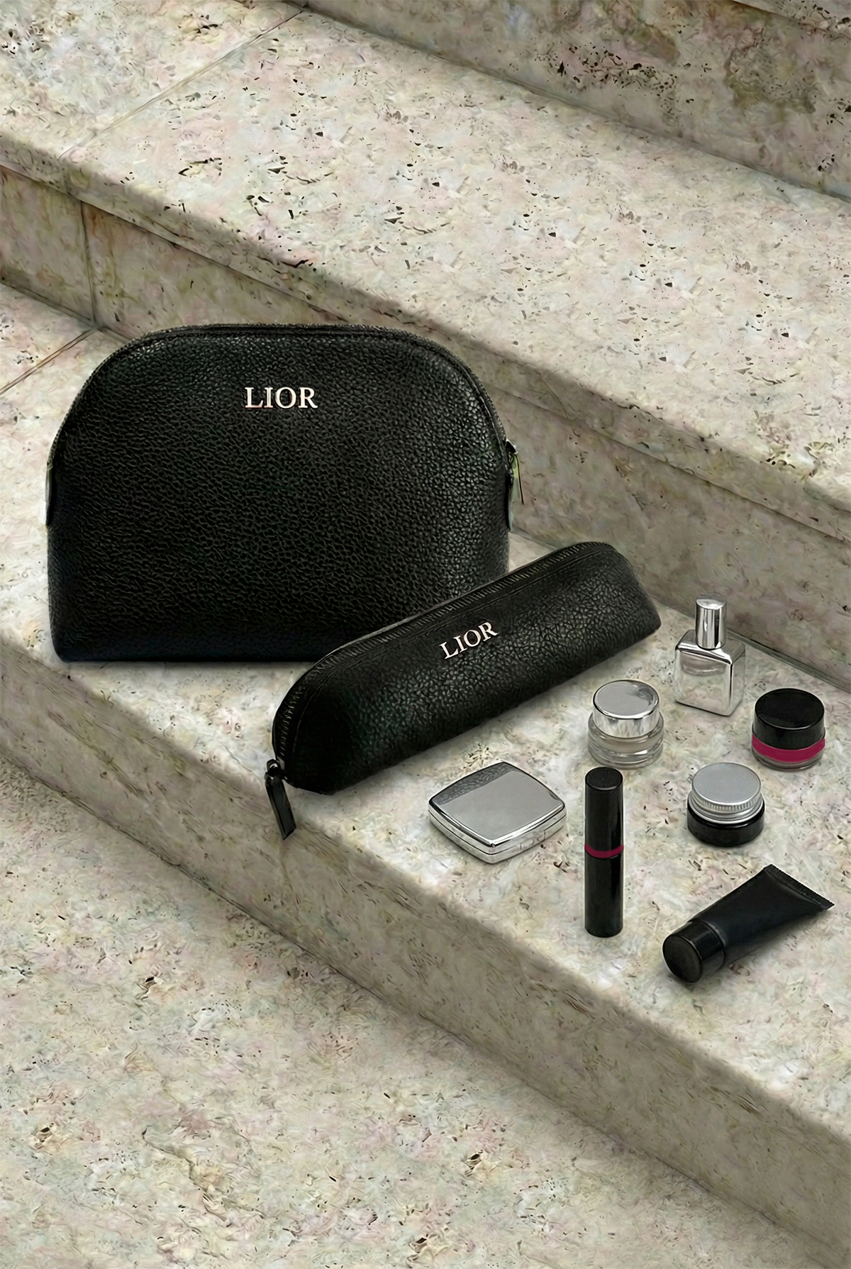 מארז זוגי! 2 תיקי איפור