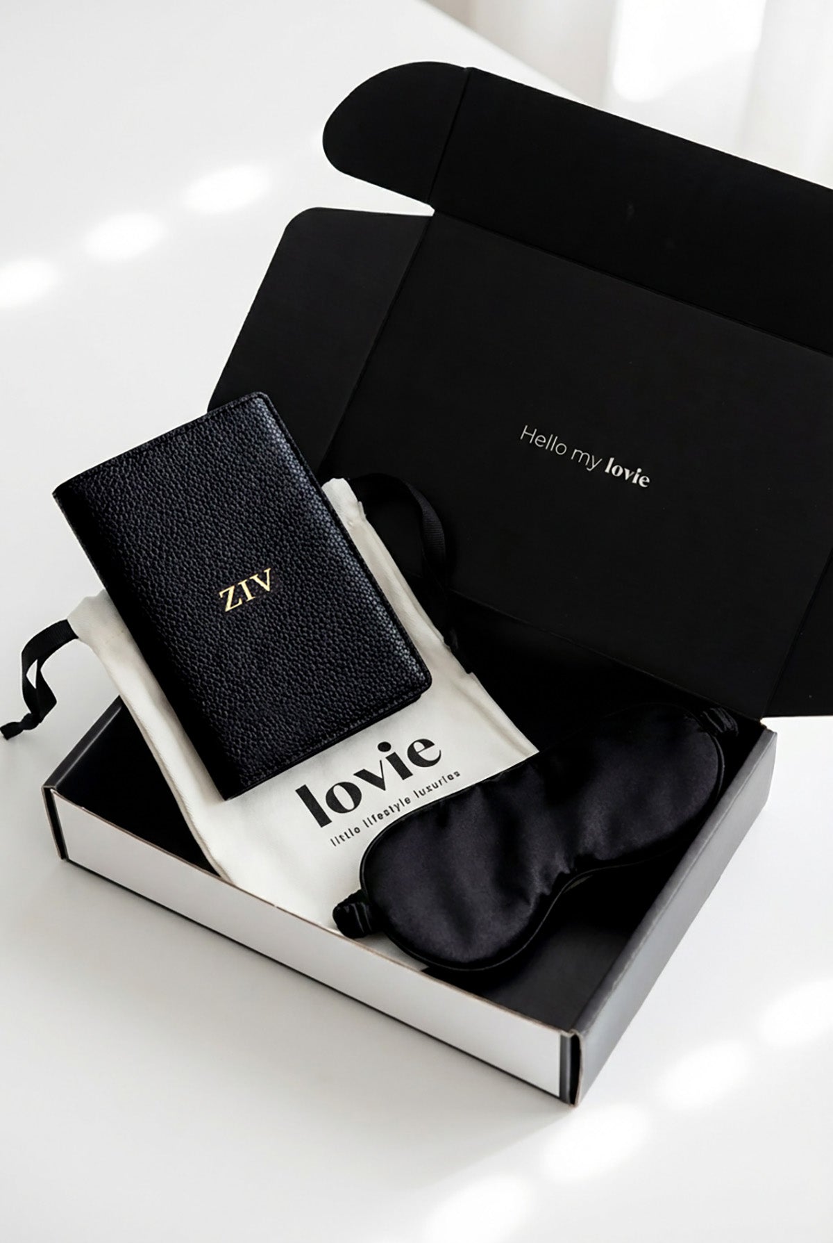 מארז מתנה: כיסוי לדרכון + כיסוי עיניים