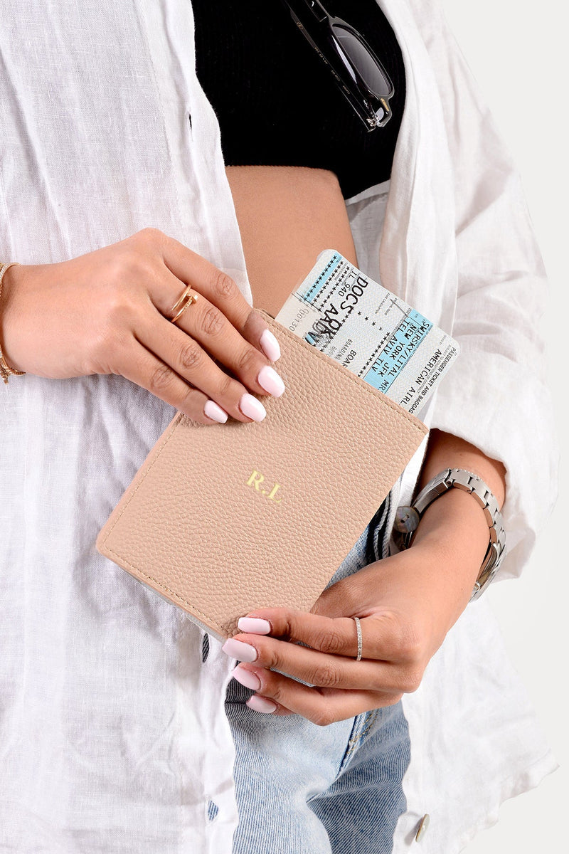 מארז מתנה: כיסוי לדרכון + נרתיק לדרכונים
