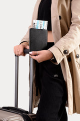 מארז מתנה: כיסוי לדרכון + תג מזוודה + מטען נייד