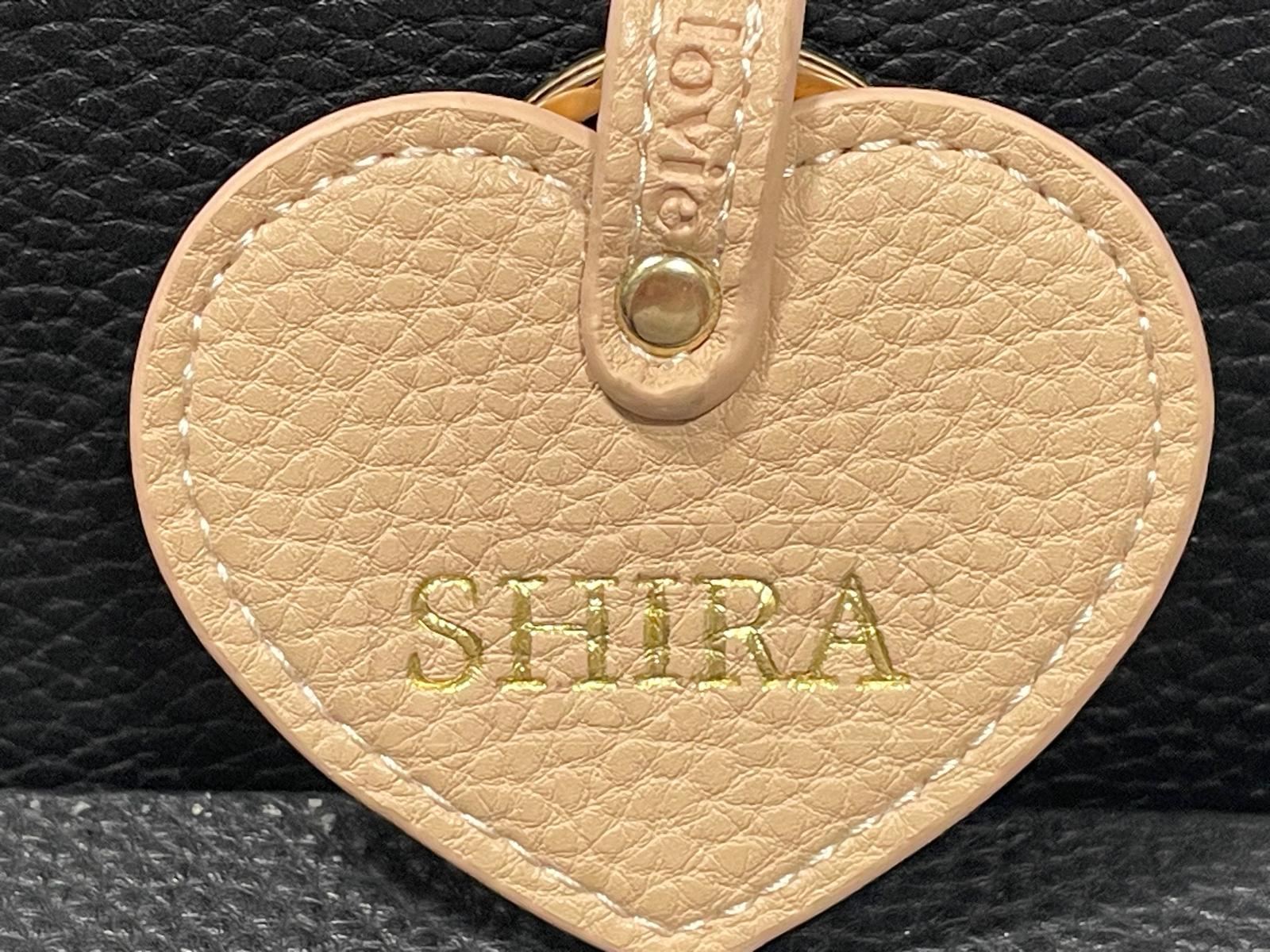 OUTLET - מחזיק מפתחות בגוון בז' עם הטבעת זהב SHIRA