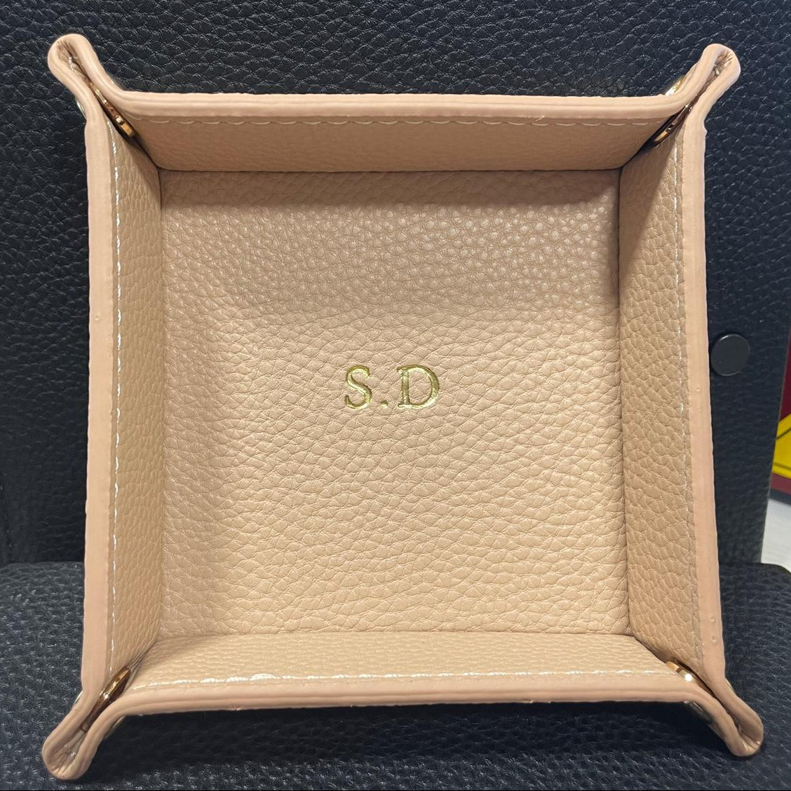 OUTLET- מגש מעוצב עם הטבעה זהב S.D