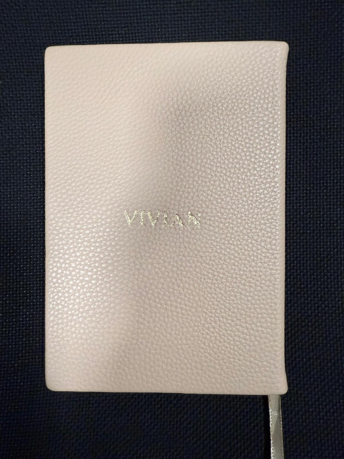 OUTLET - מחברת עור טבעוני בז' עם הטבעת זהב VIVIAN