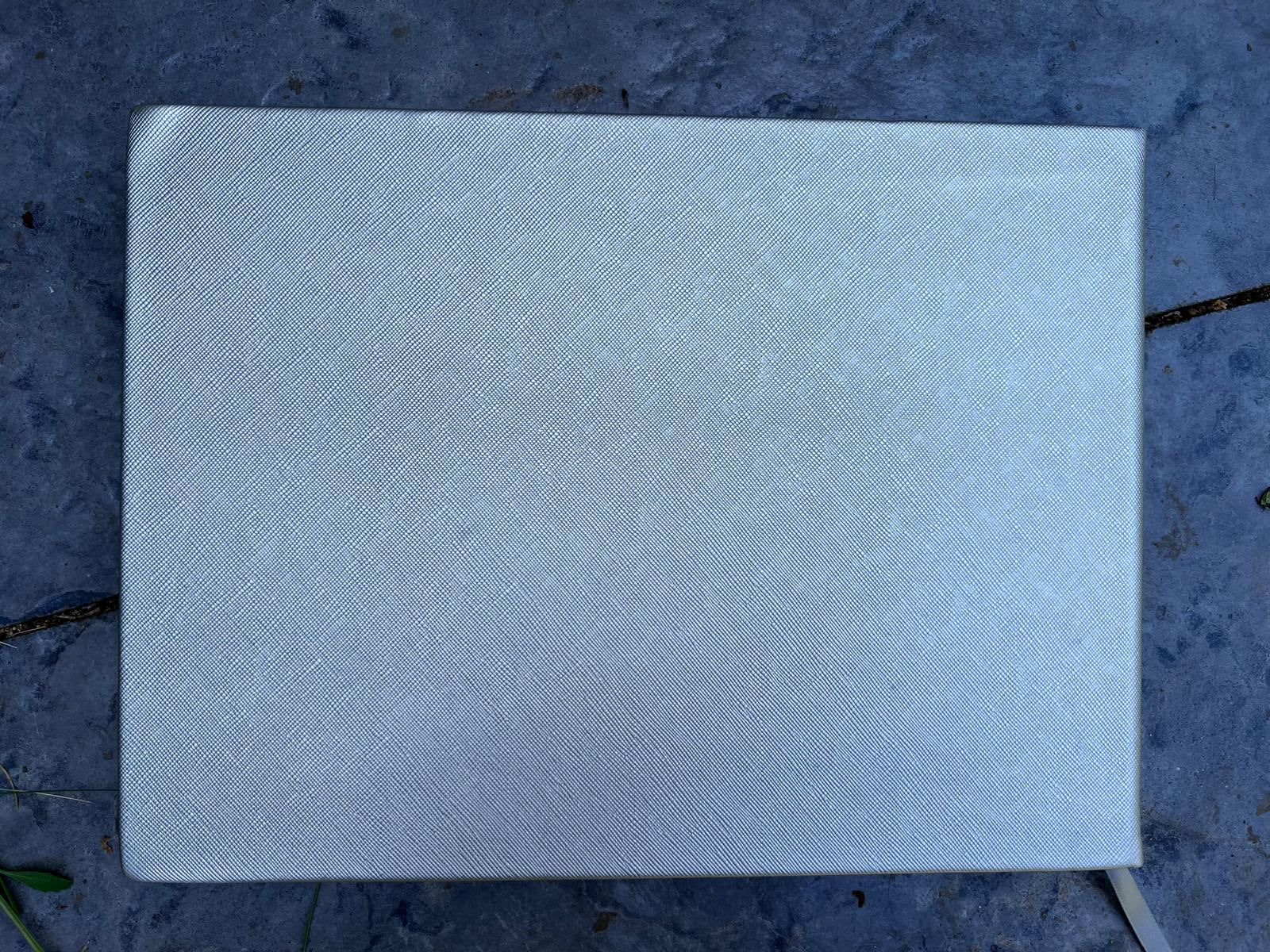 OUTLET - ספר אורחים