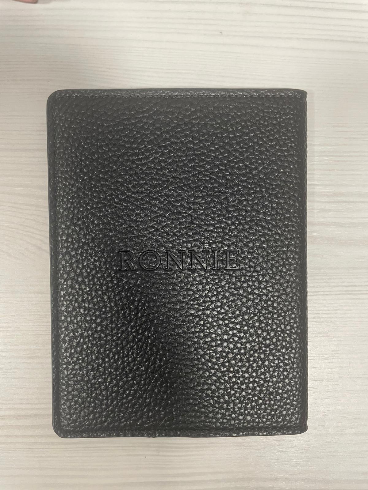 OUTLET - כיסוי לדרכון עם הטבעה ללא צבע RONNIE